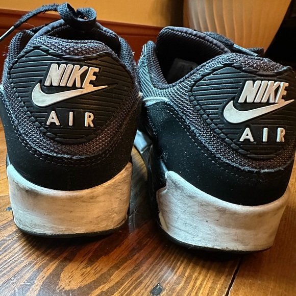 Nike Air Max Black and White Men’s Sneakers - Picture 6 of 7